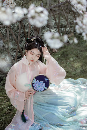 穿成病娇暴君的炮灰宠后